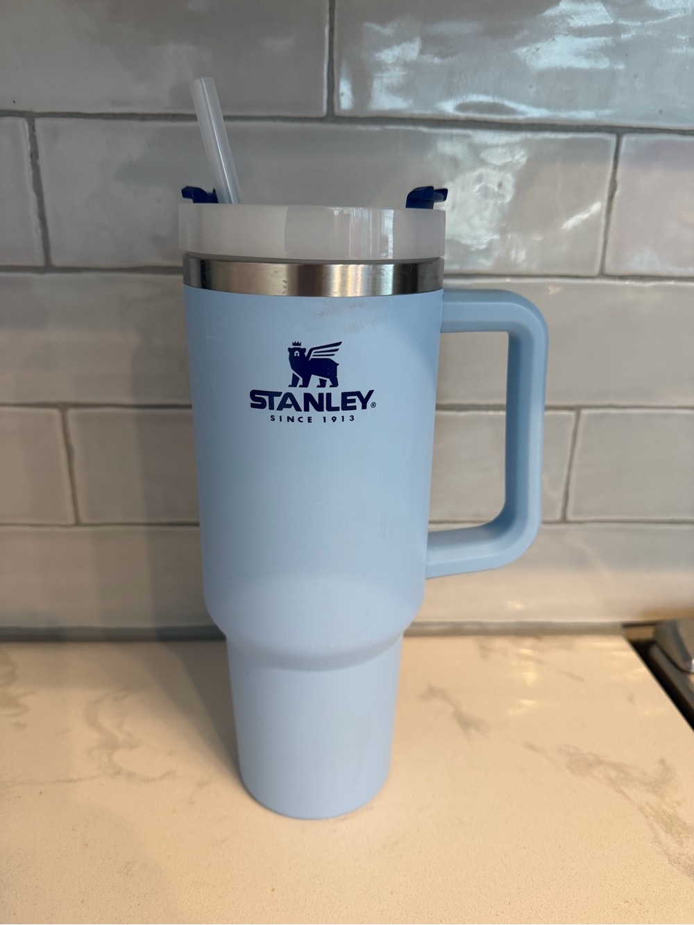 Stanley blue The Quencher H2.0 Flowstate Tumbler w/ straw 40 OZ